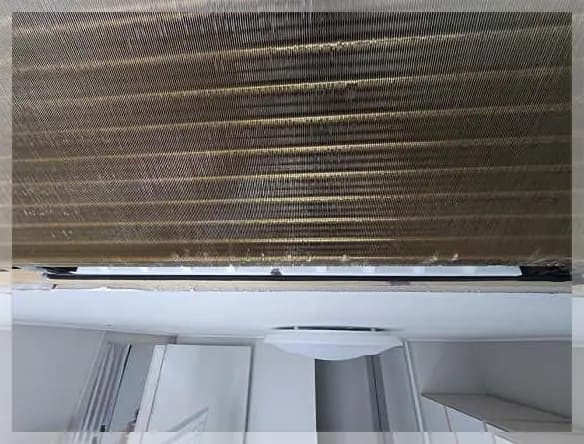 스탠드 에어컨 청소 — 앞판과 송풍구를 통째로 엽니다